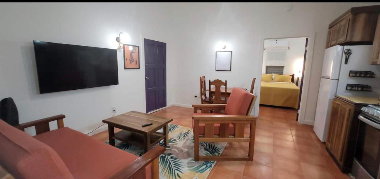 Hotel Alux House Placencia Esterno foto