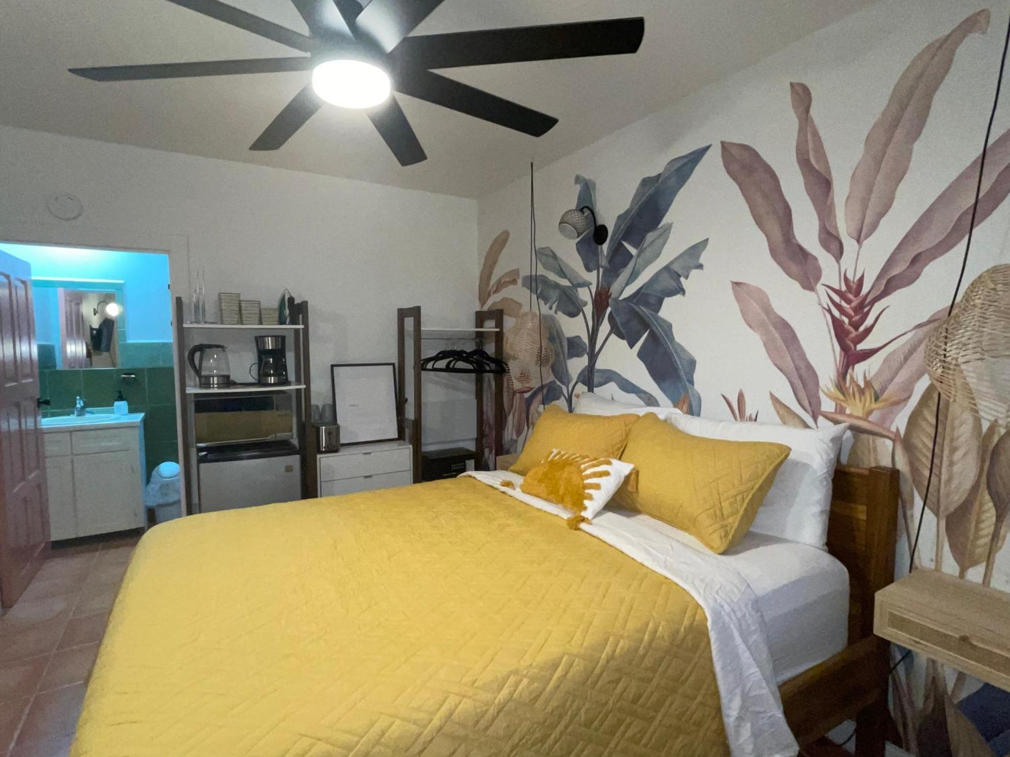 Hotel Alux House Placencia Esterno foto
